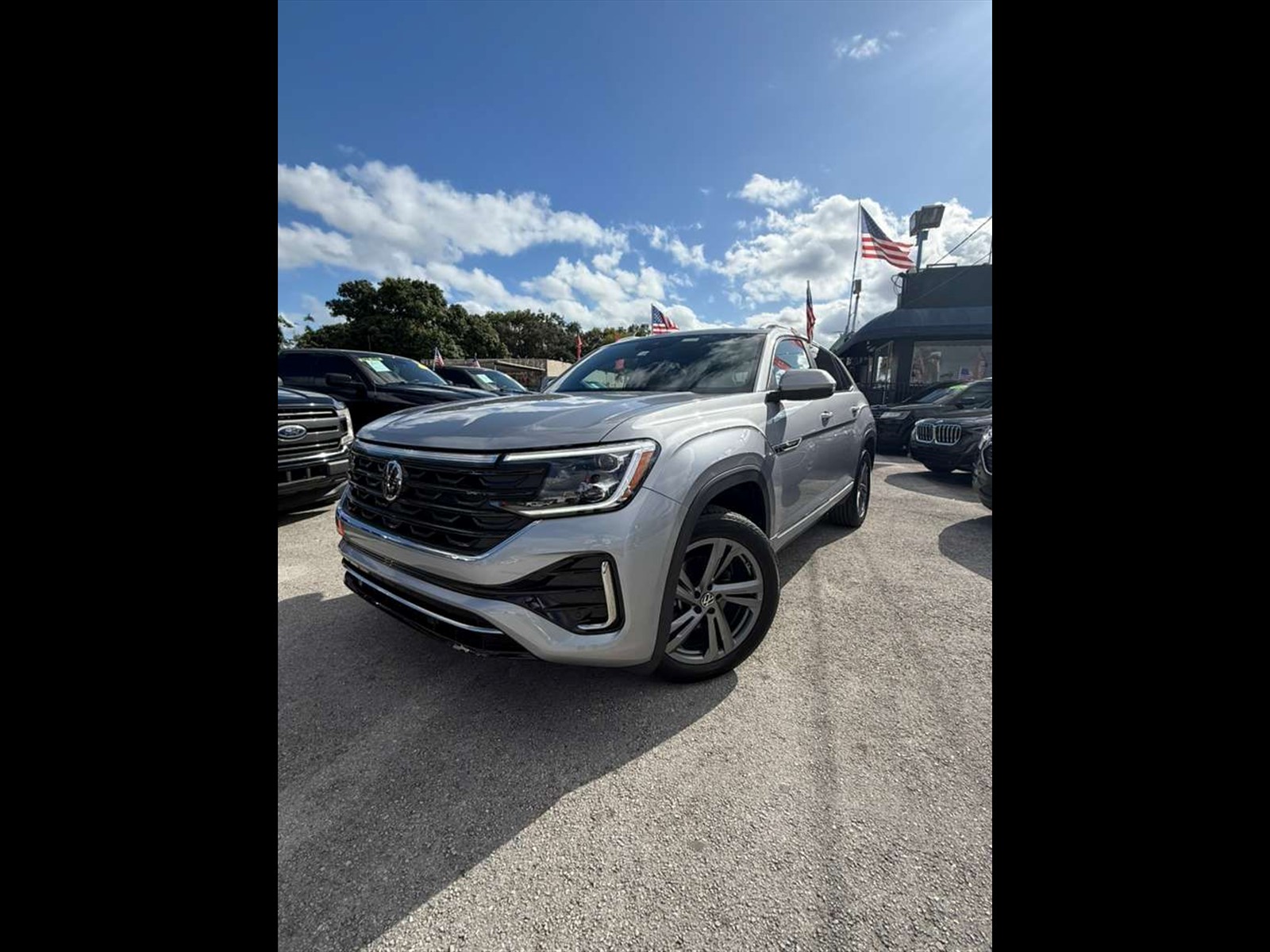 2024 VOLKSWAGEN Atlas Cross Sport in Miami, FL