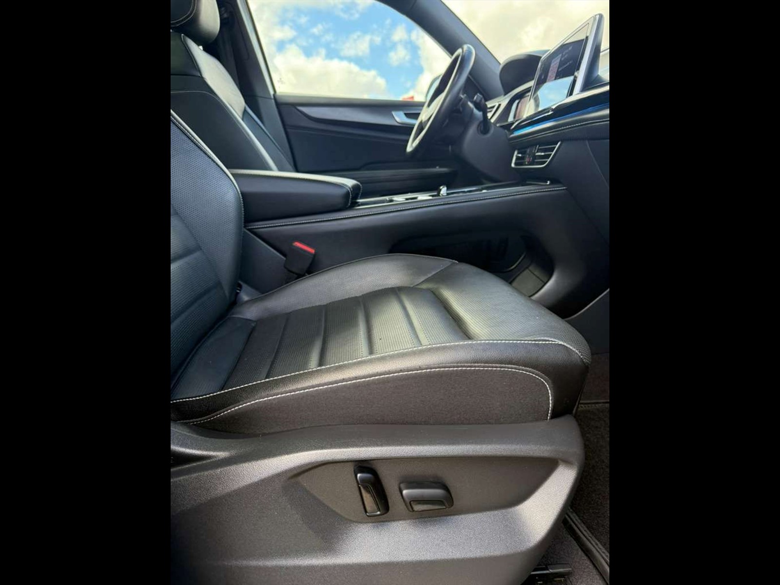 2024 VOLKSWAGEN Atlas Cross Sport in Miami, FL