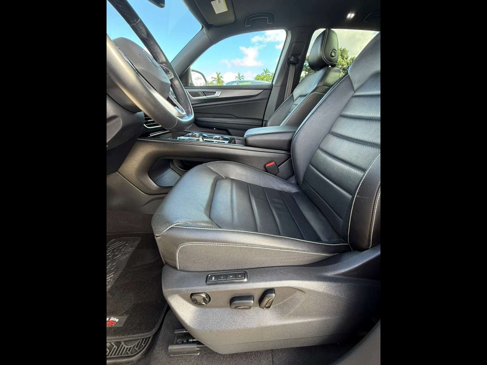 2024 VOLKSWAGEN Atlas Cross Sport in Miami, FL