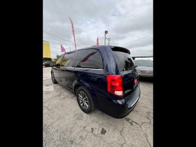 2017 Dodge Grand Caravan in miami, FL