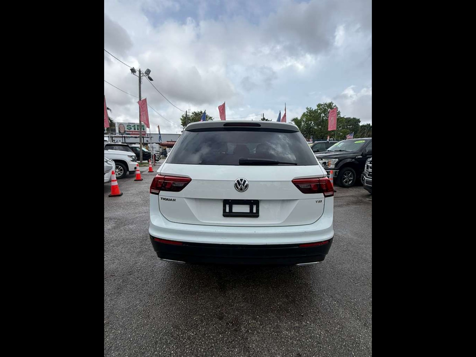 2018 VOLKSWAGEN Tiguan in Miami, FL